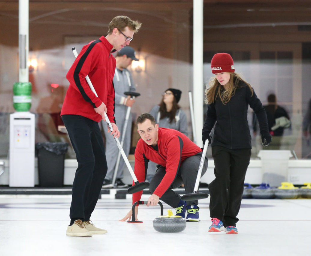 With four impeccable sheets of ice for both club and seasonal members, Donalda offers first class curling facilities.